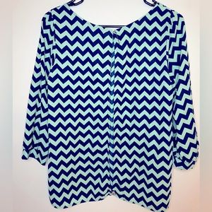 Chevron 3/4 Sleeve Split Back Blouse in Mint & Navy | Size M